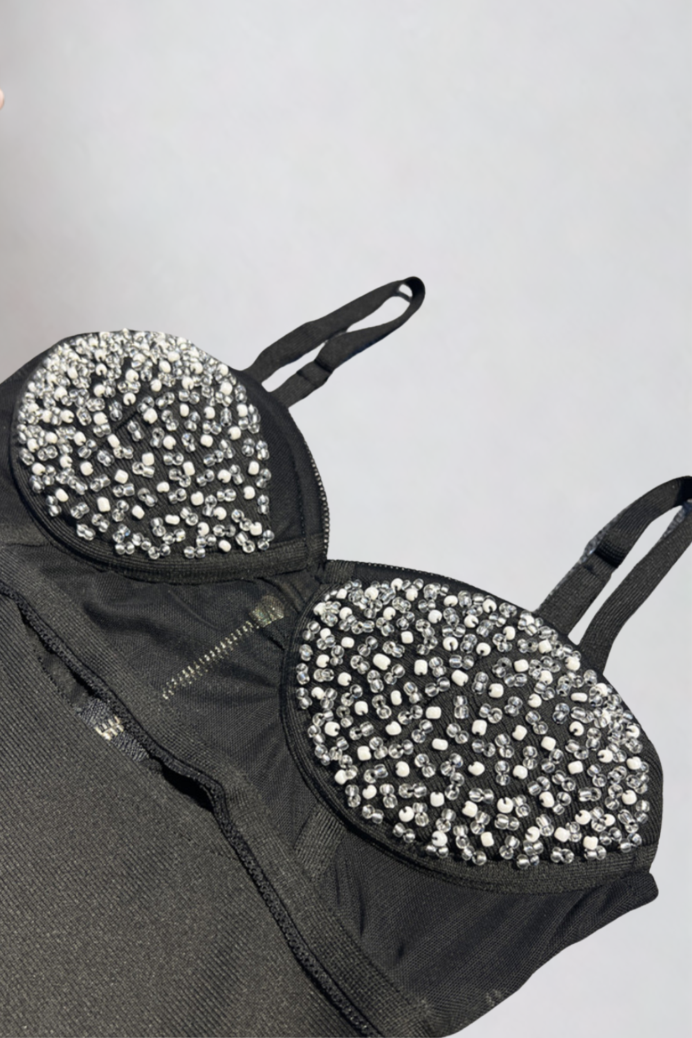 Jade -  Robe Noire Longue Bandage avec Décolleté Ornée de Perles
